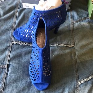 Woman’s size 10W peep toe booties
